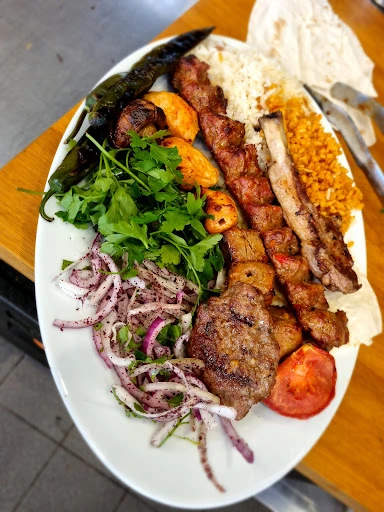 Öz Adana Holzkohle Restaurant